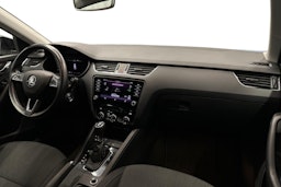 musta Skoda Octavia 2020 kuva 7.