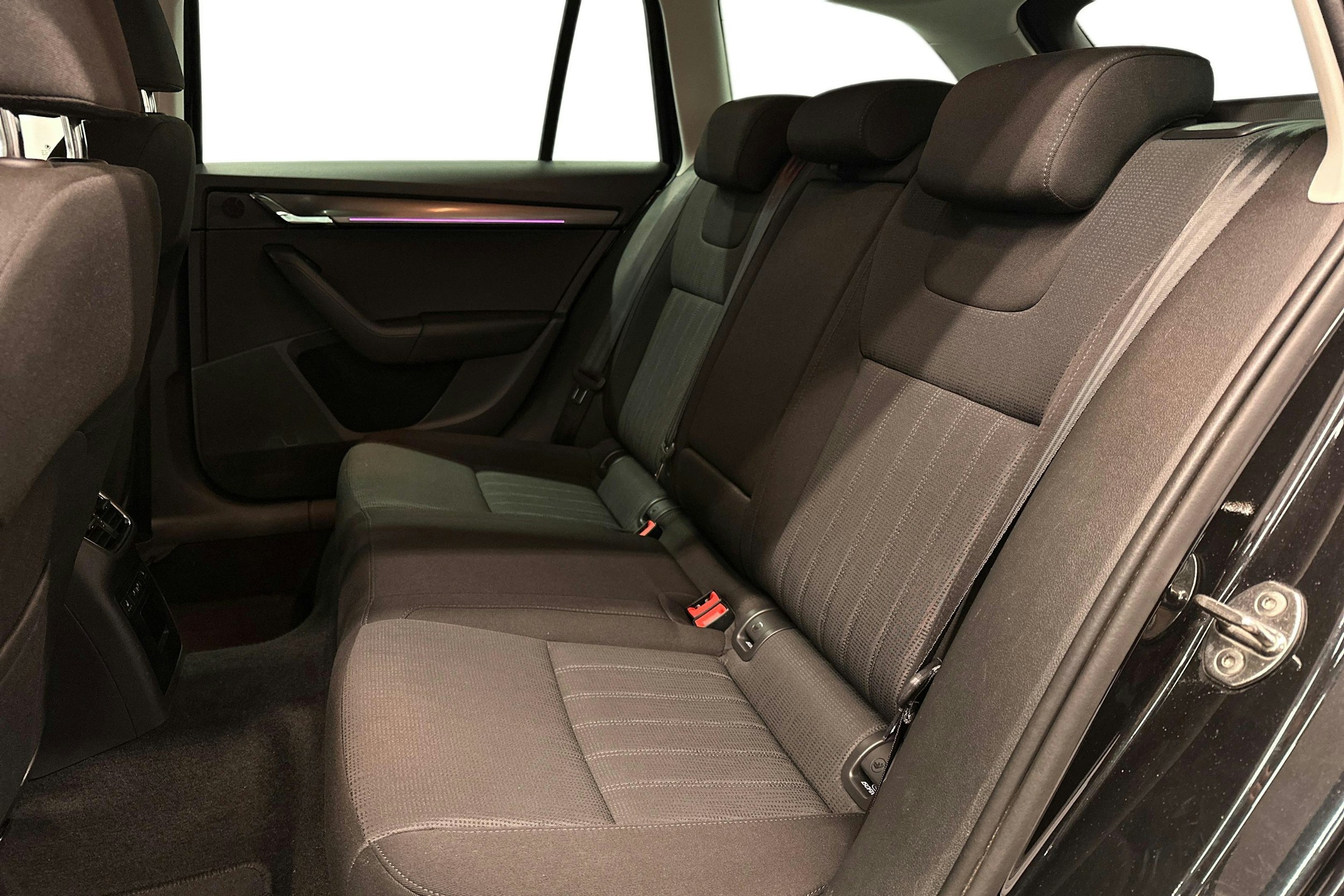 musta Skoda Octavia 2020 kuva 8.