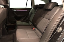 musta Skoda Octavia 2020 kuva 8.