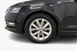 musta Skoda Octavia 2020 kuva 9.