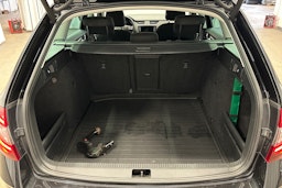 musta Skoda Octavia 2020 kuva 11.