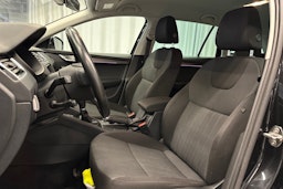 musta Skoda Octavia 2020 kuva 13.