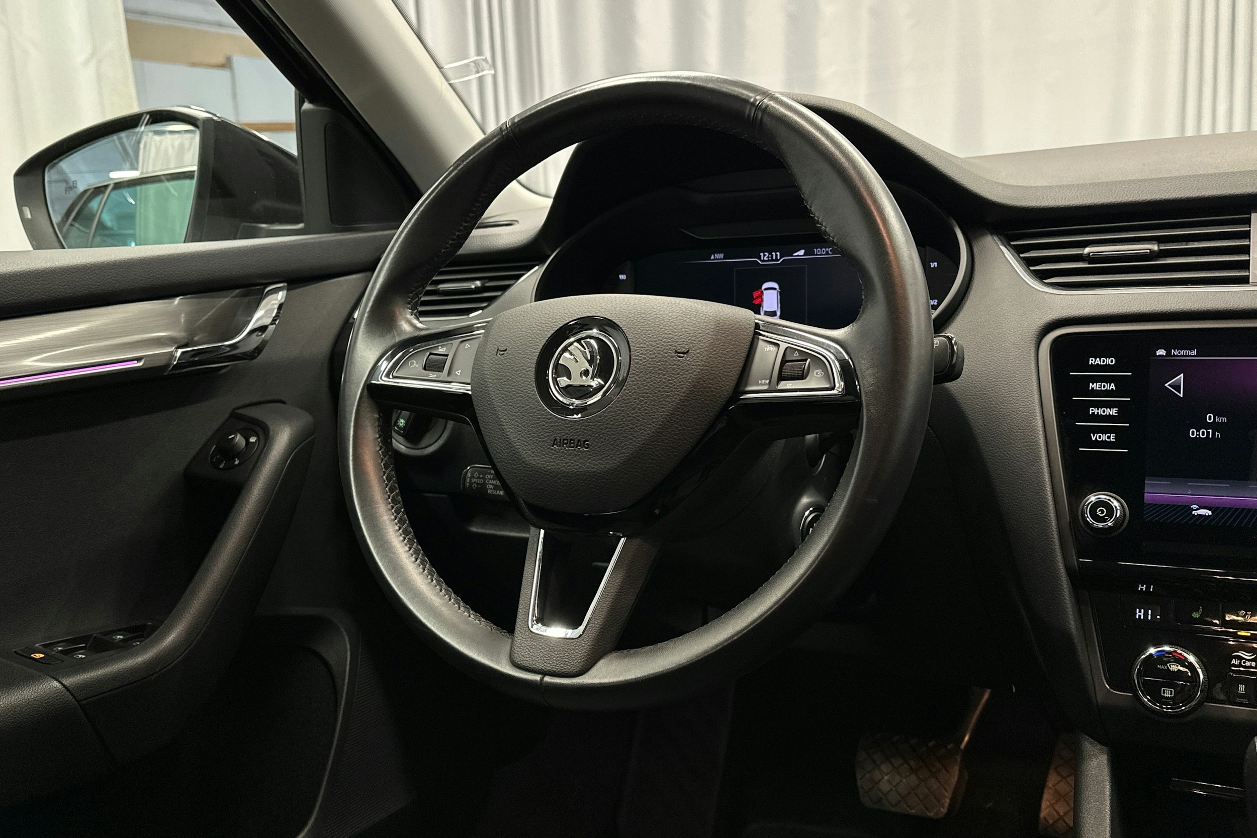 musta Skoda Octavia 2020 kuva 14.