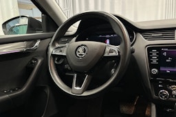 musta Skoda Octavia 2020 kuva 14.