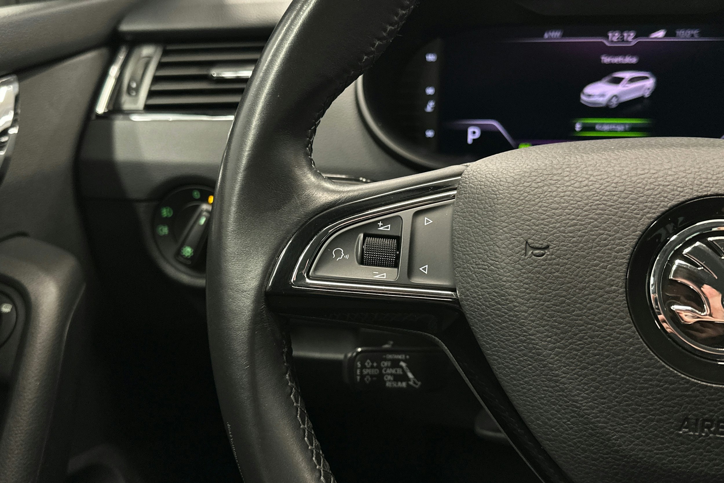 musta Skoda Octavia 2020 kuva 15.