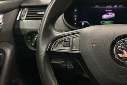 musta Skoda Octavia 2020 kuva 15.
