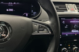 musta Skoda Octavia 2020 kuva 16.