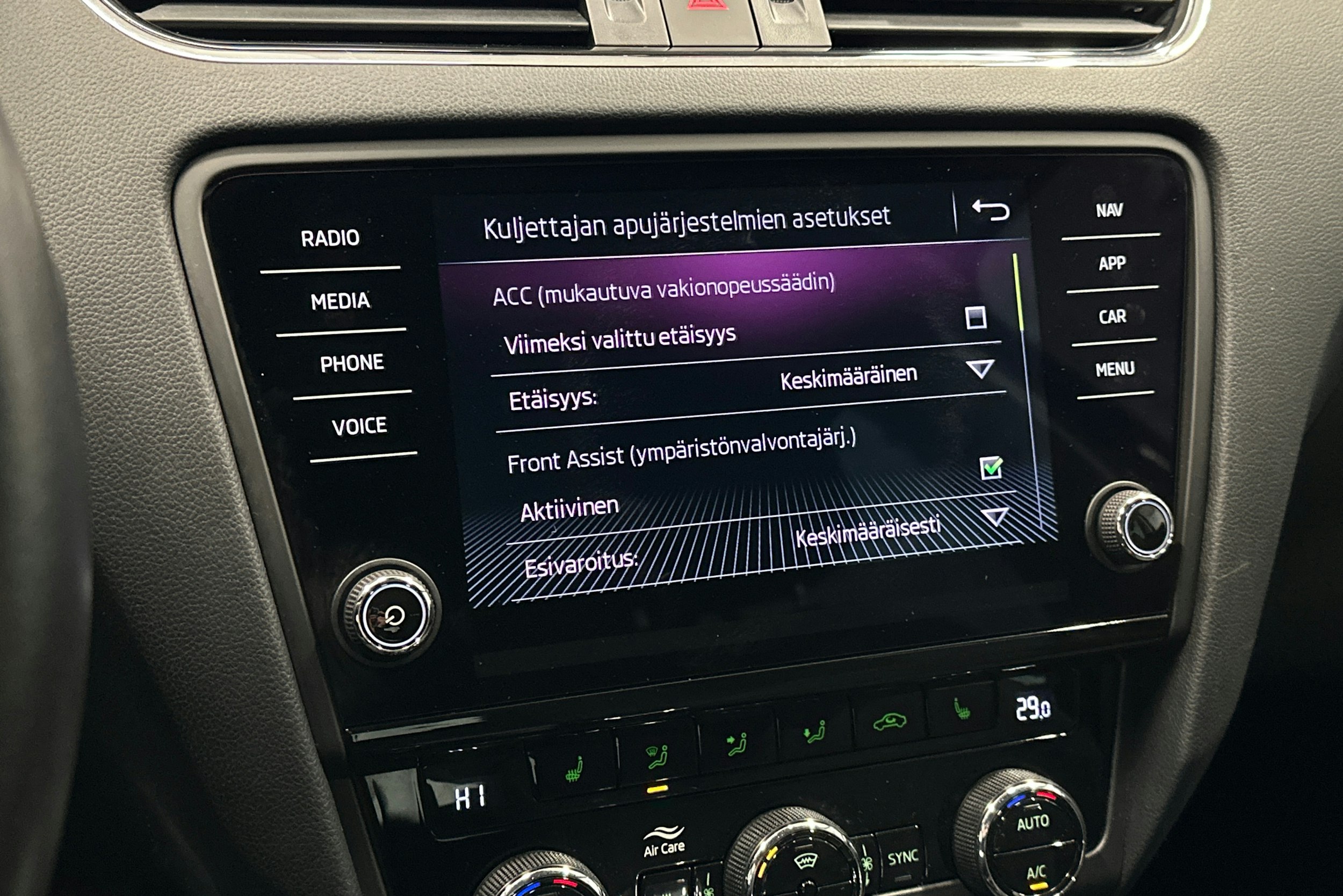 musta Skoda Octavia 2020 kuva 21.