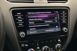 musta Skoda Octavia 2020 kuva 21.