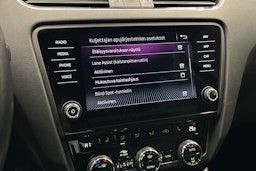 musta Skoda Octavia 2020 kuva 22.