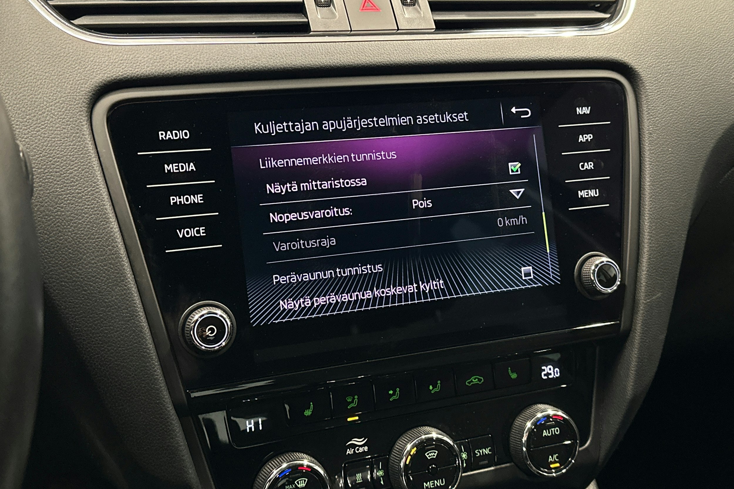 musta Skoda Octavia 2020 kuva 23.