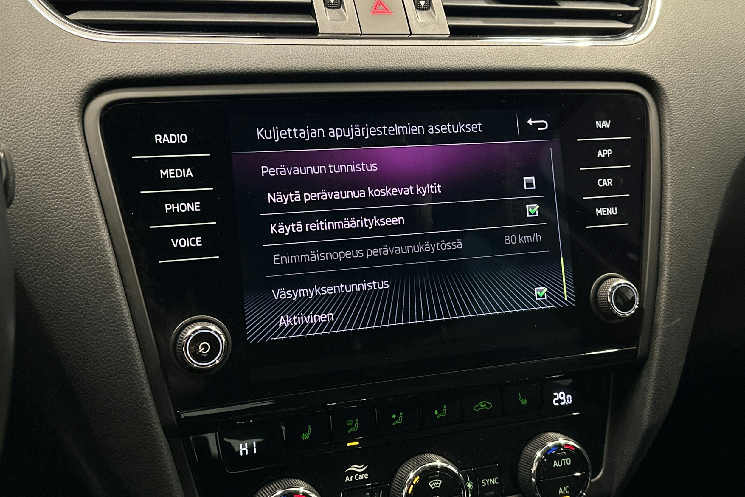 musta Skoda Octavia 2020 kuva 24.