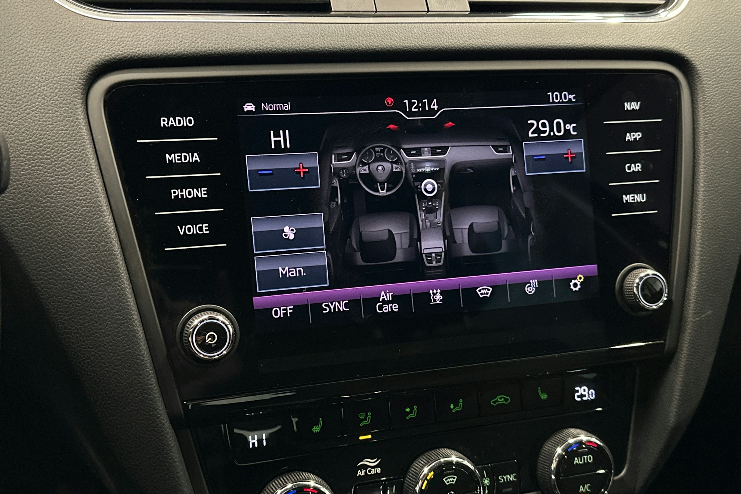 musta Skoda Octavia 2020 kuva 27.