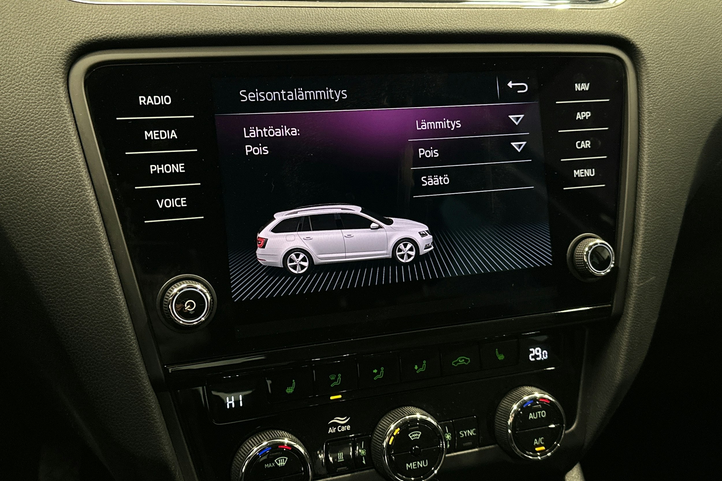 musta Skoda Octavia 2020 kuva 28.