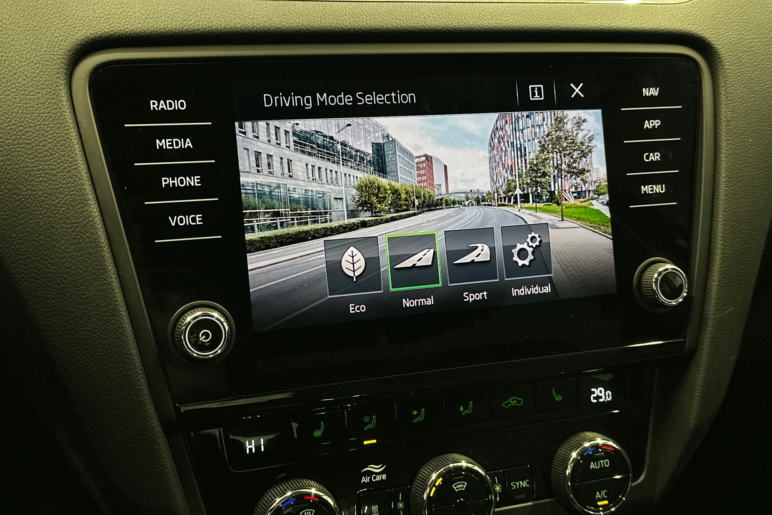 musta Skoda Octavia 2020 kuva 30.