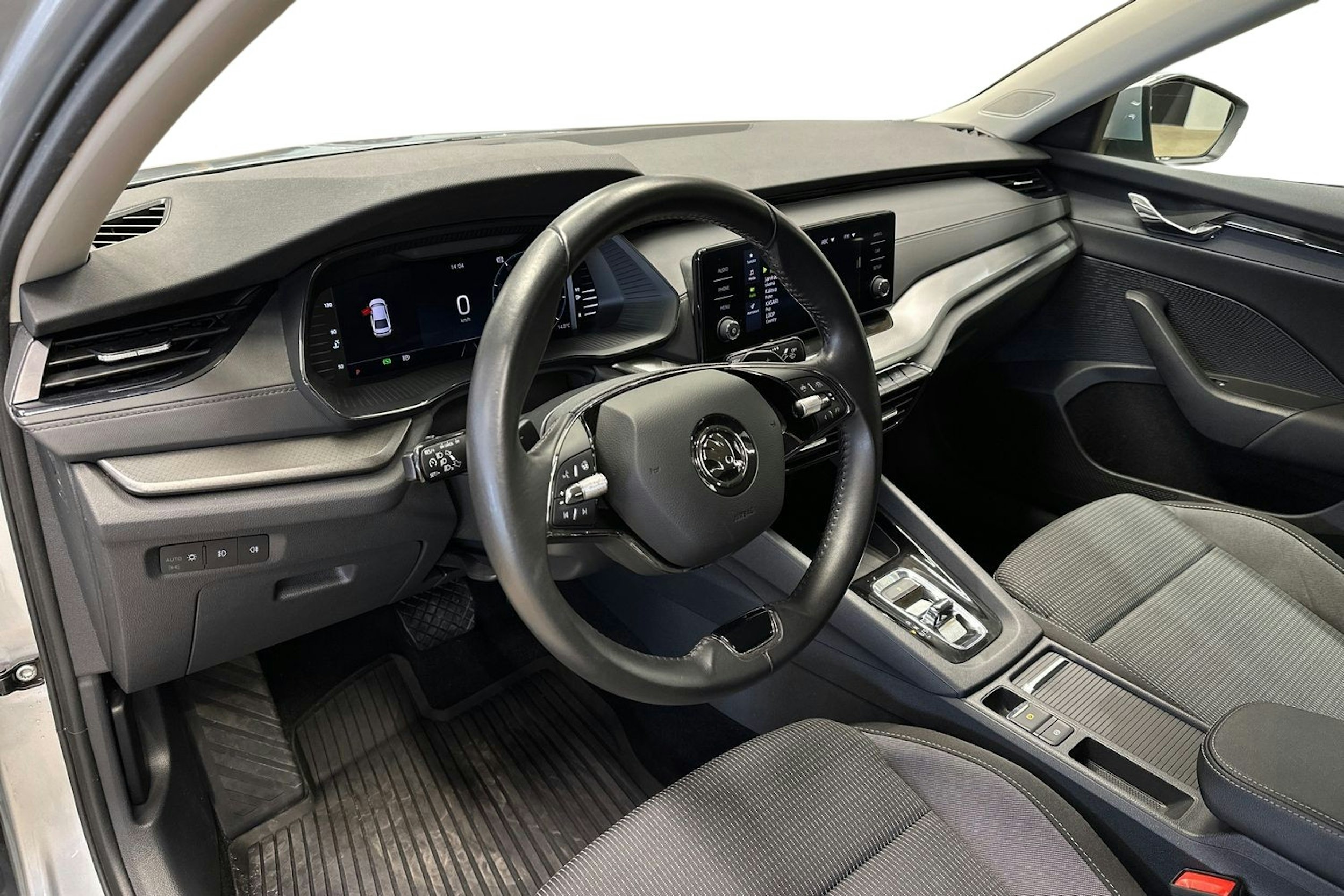 harmaa Skoda Octavia 2020 kuva 7.