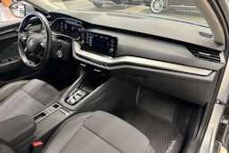 harmaa Skoda Octavia 2020 kuva 12.