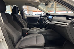 harmaa Skoda Octavia 2020 kuva 13.
