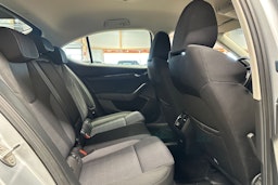 harmaa Skoda Octavia 2020 kuva 14.