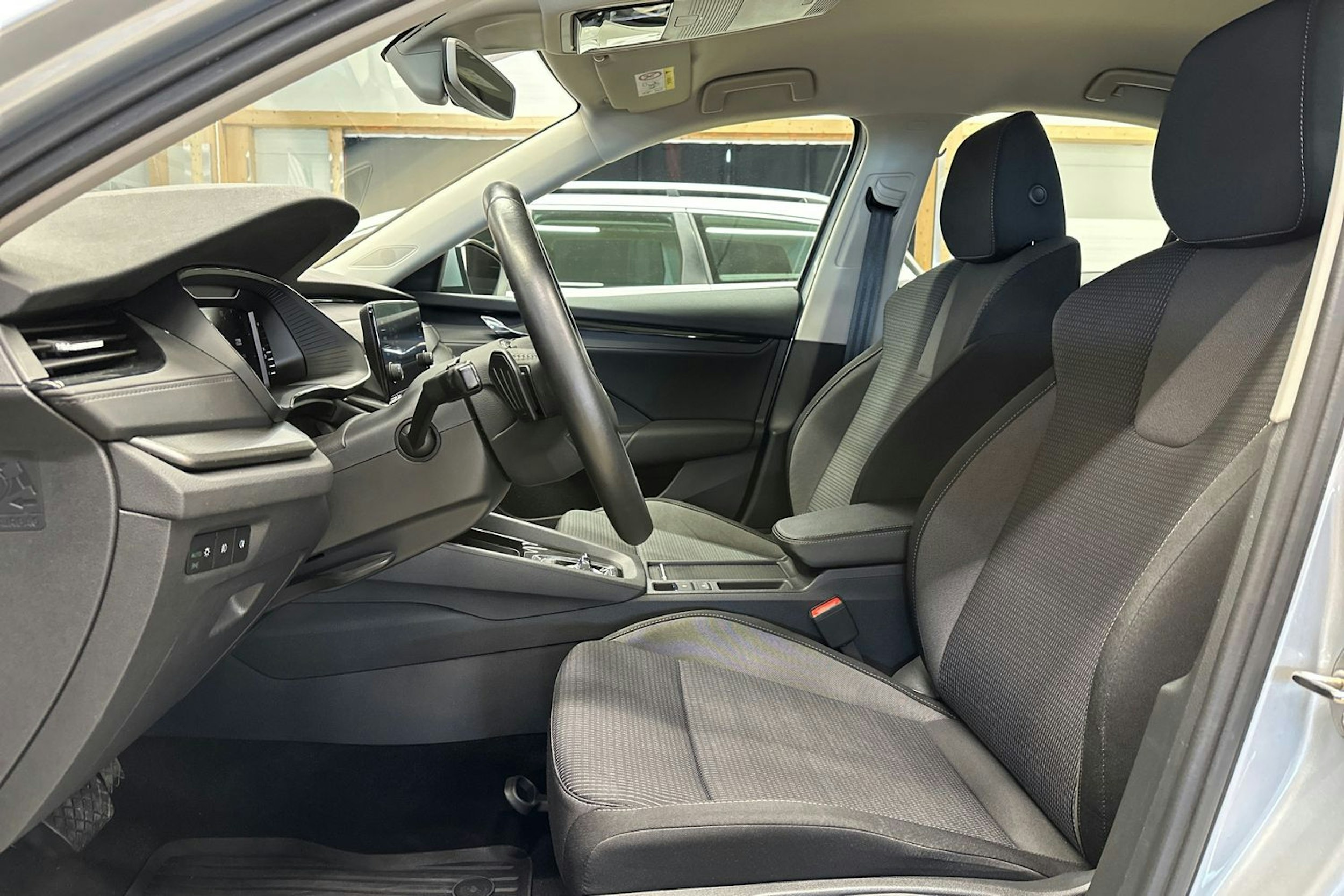 harmaa Skoda Octavia 2020 kuva 15.