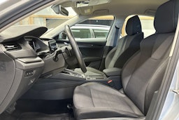 harmaa Skoda Octavia 2020 kuva 15.