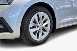 harmaa Skoda Octavia 2020 kuva 16.