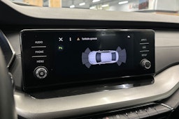 harmaa Skoda Octavia 2020 kuva 18.
