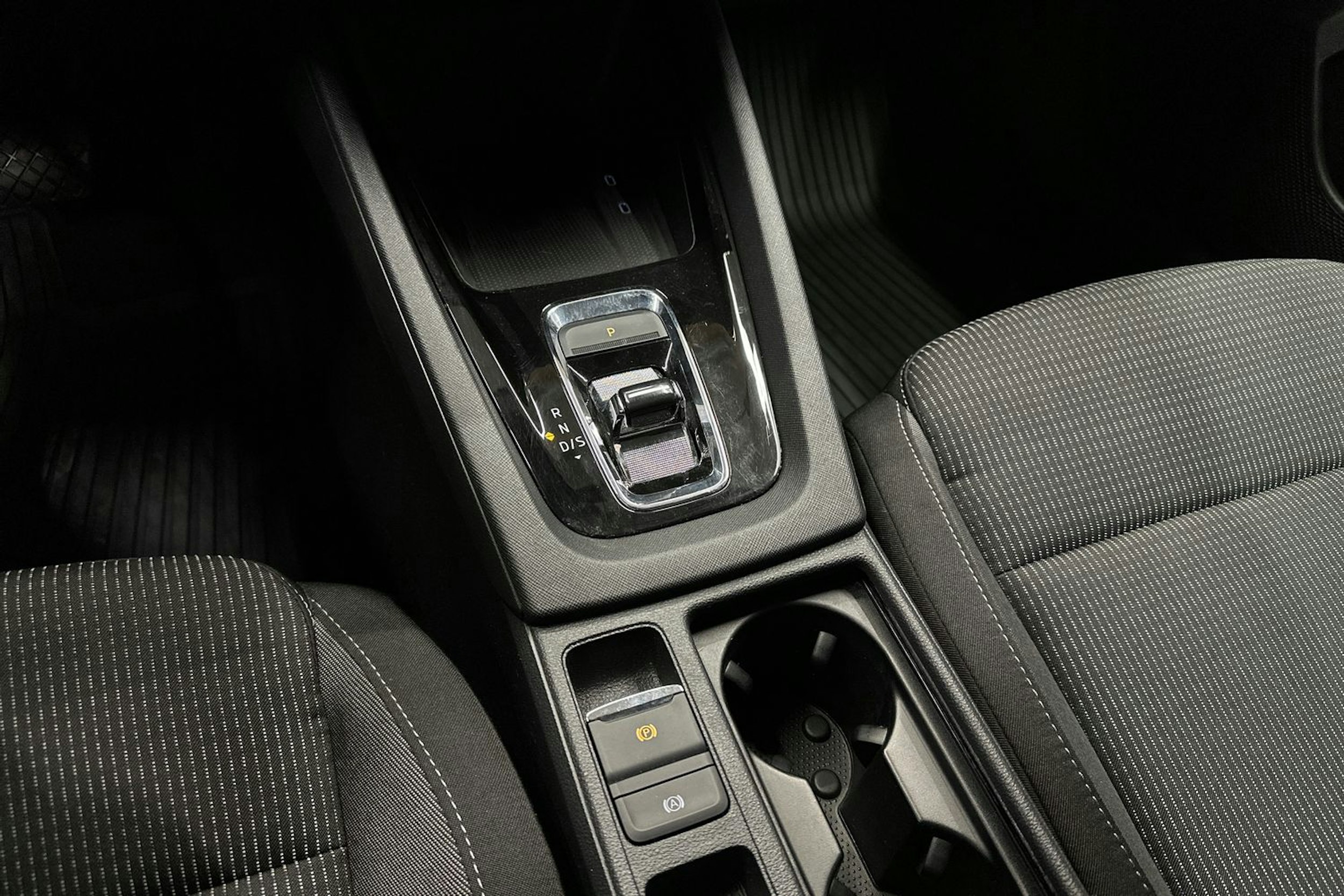 harmaa Skoda Octavia 2020 kuva 21.