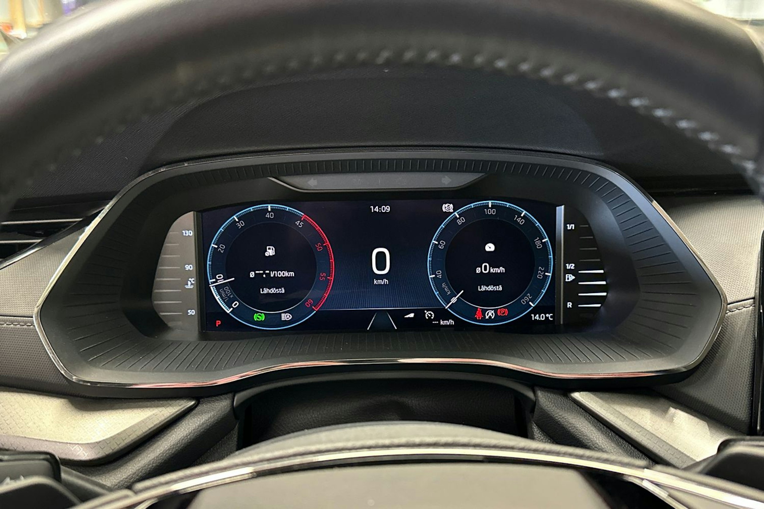 harmaa Skoda Octavia 2020 kuva 23.