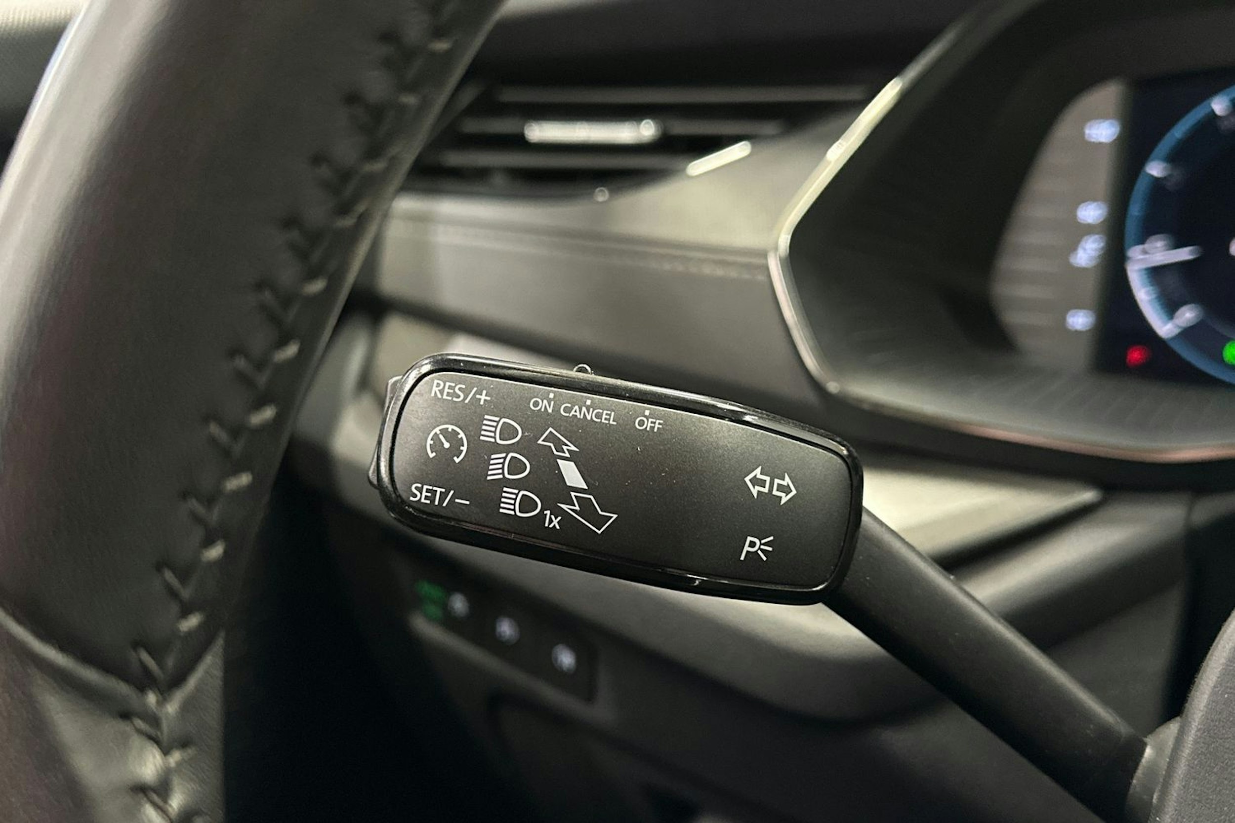 harmaa Skoda Octavia 2020 kuva 24.
