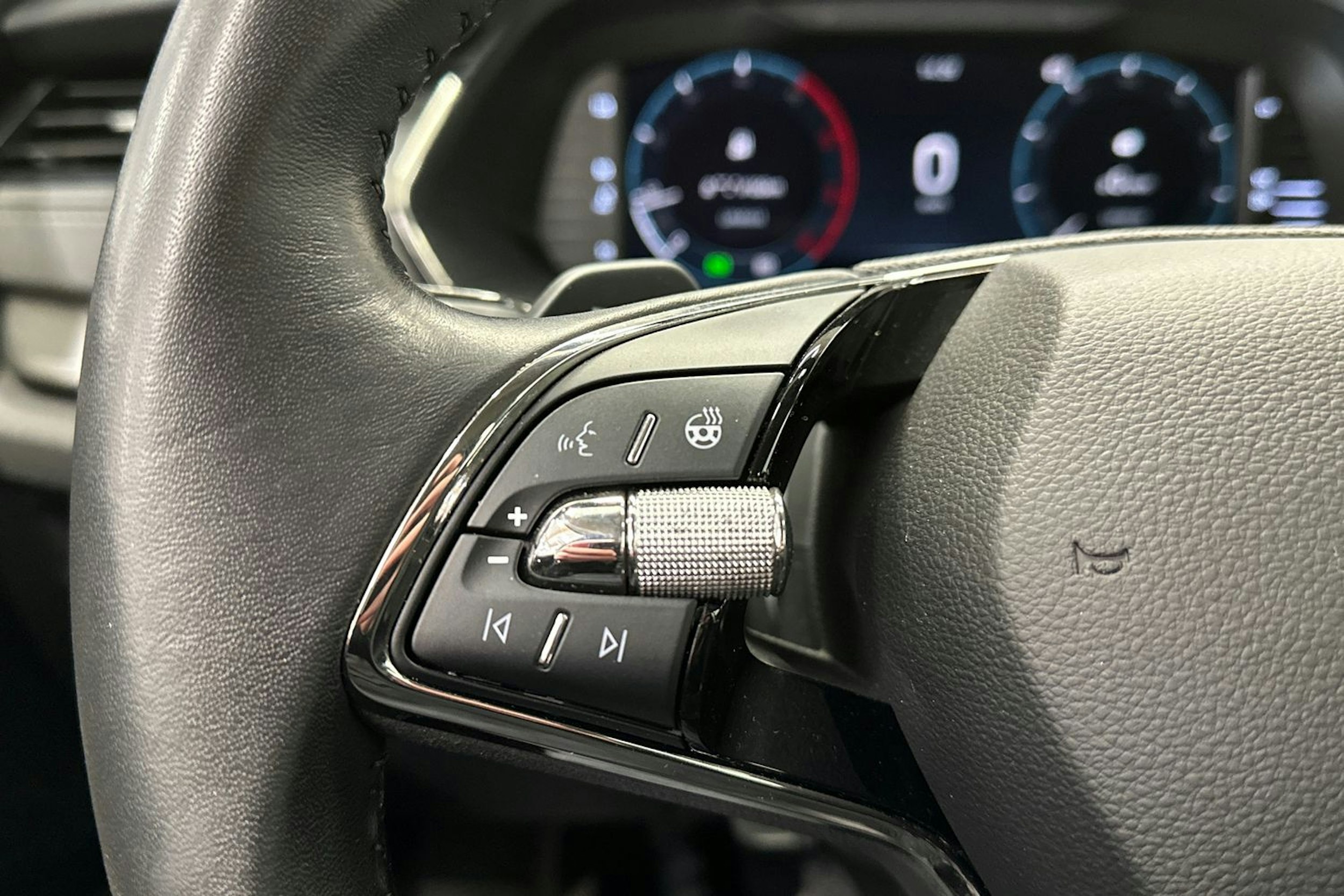 harmaa Skoda Octavia 2020 kuva 26.