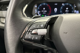 harmaa Skoda Octavia 2020 kuva 26.