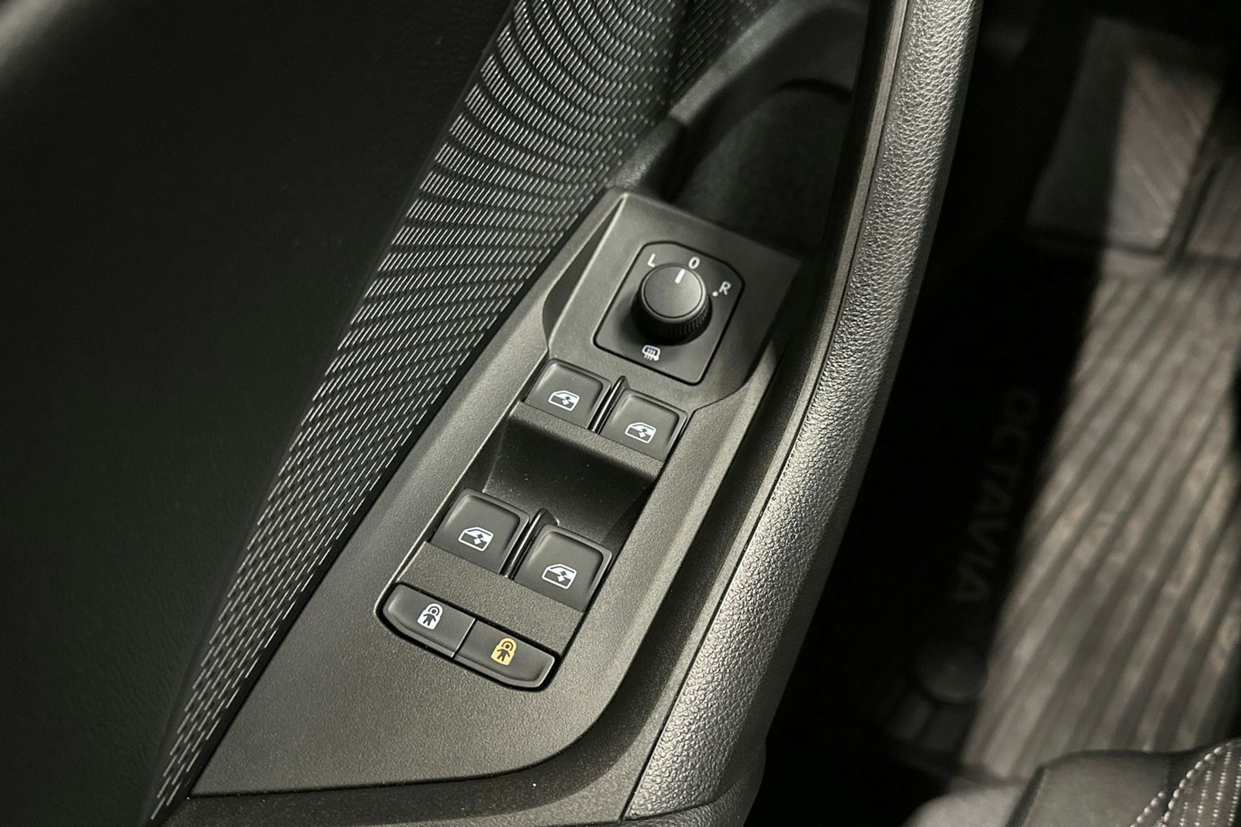 harmaa Skoda Octavia 2020 kuva 29.