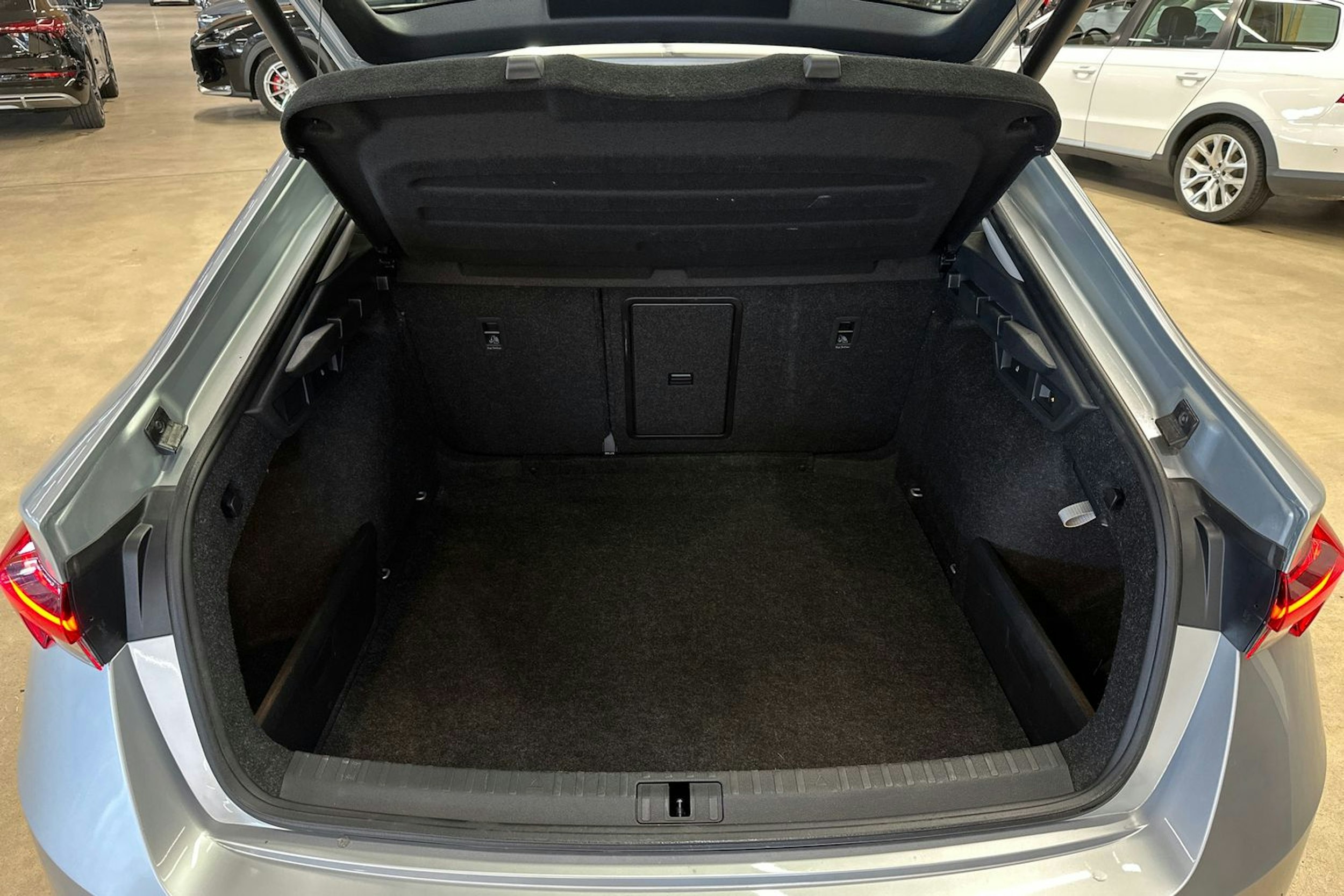 harmaa Skoda Octavia 2020 kuva 31.