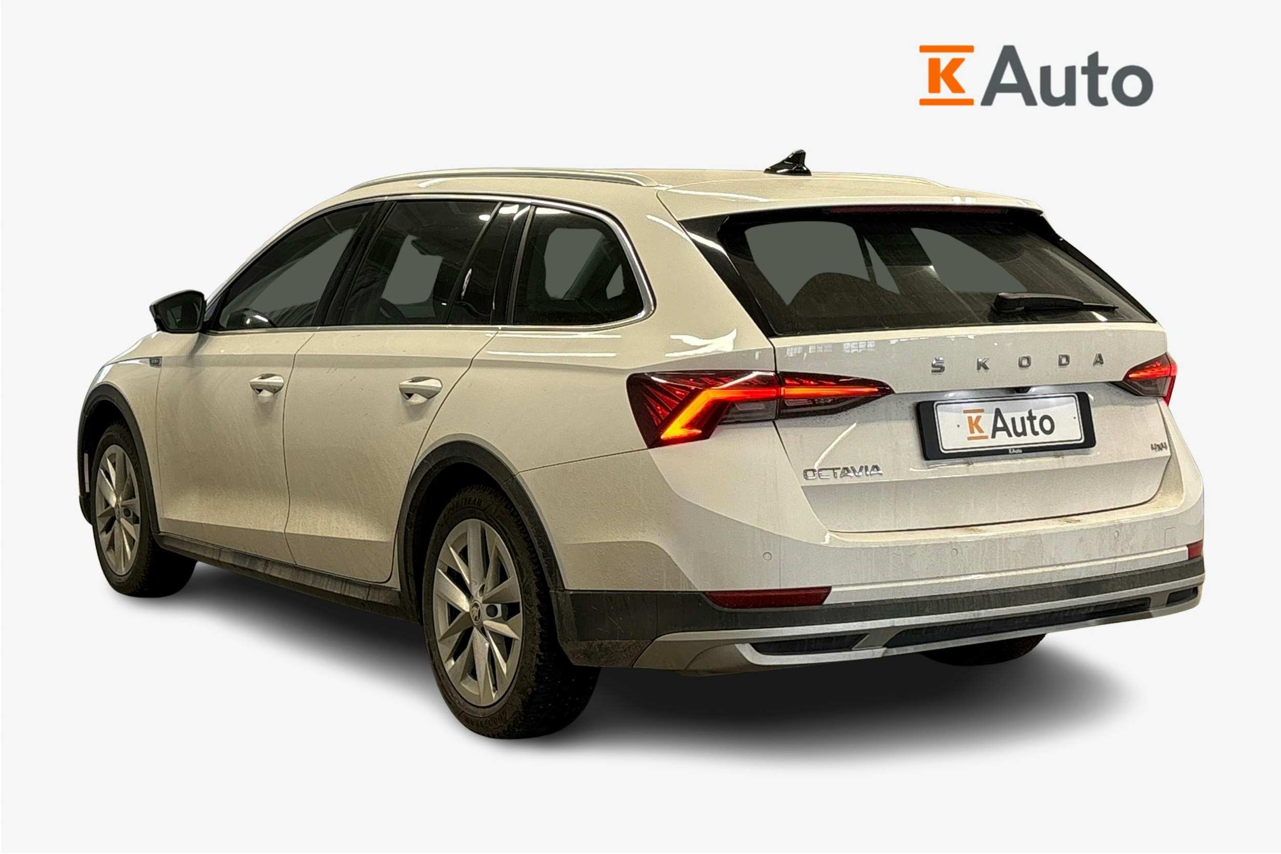 valkoinen Skoda Octavia 2021 kuva 2.