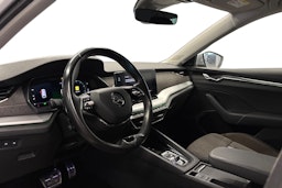 valkoinen Skoda Octavia 2021 kuva 3.