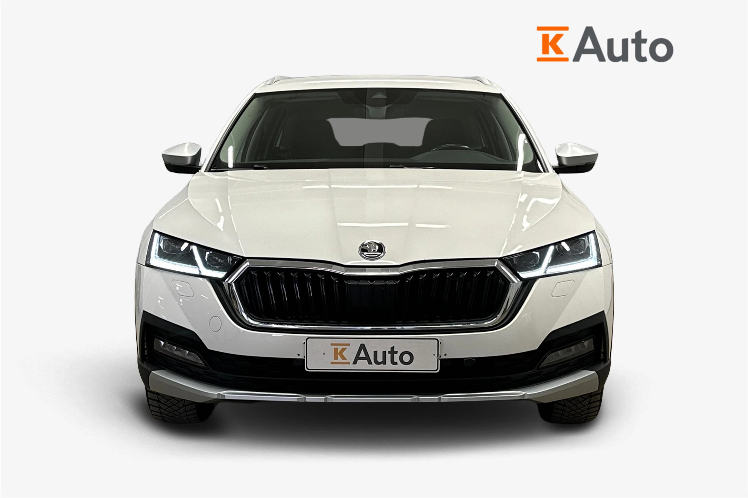 valkoinen Skoda Octavia 2021 kuva 4.