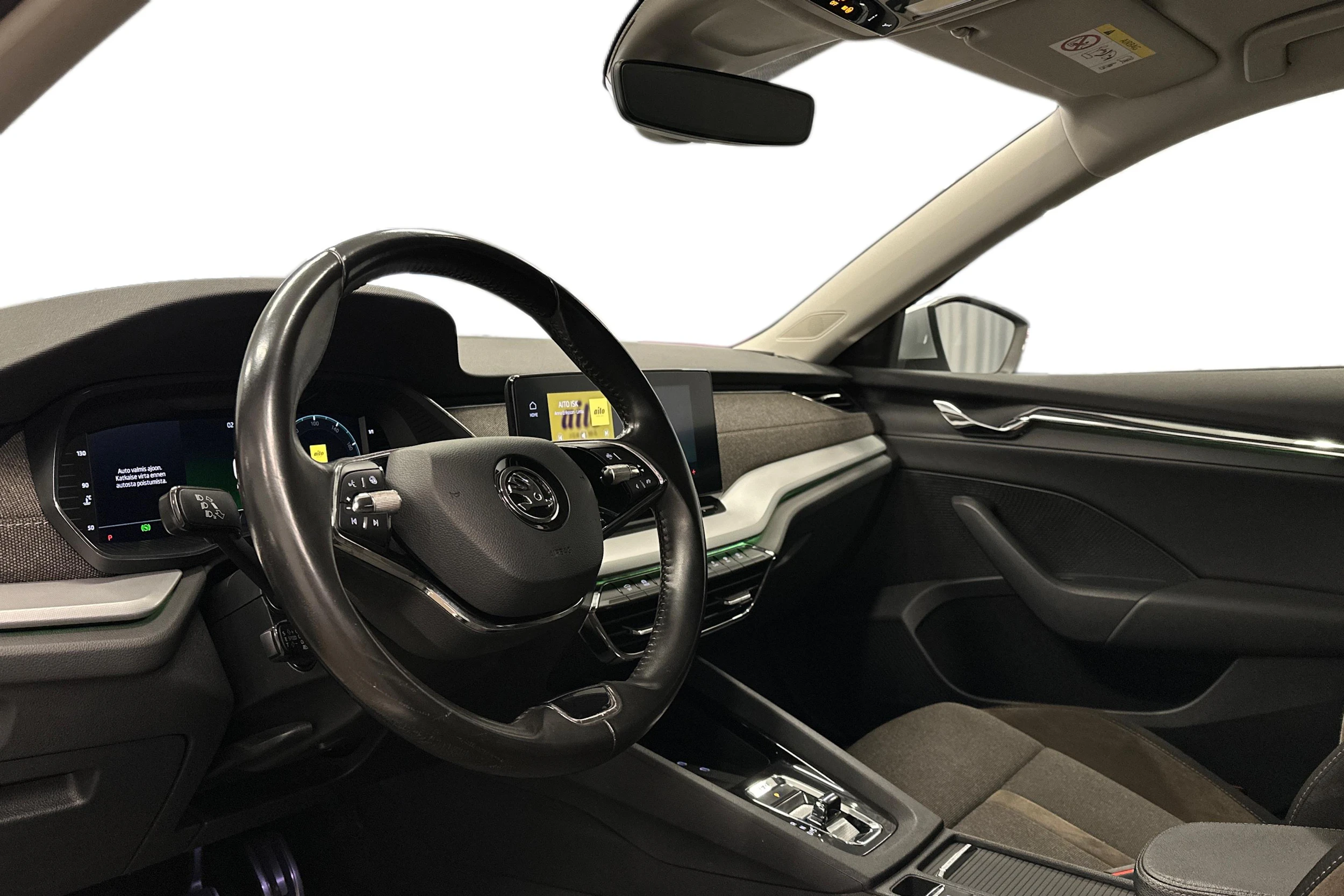 valkoinen Skoda Octavia 2021 kuva 6.