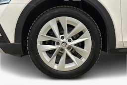 valkoinen Skoda Octavia 2021 kuva 9.