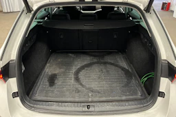 valkoinen Skoda Octavia 2021 kuva 11.