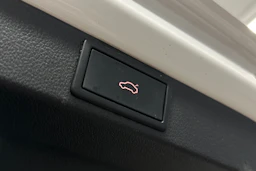 valkoinen Skoda Octavia 2021 kuva 12.