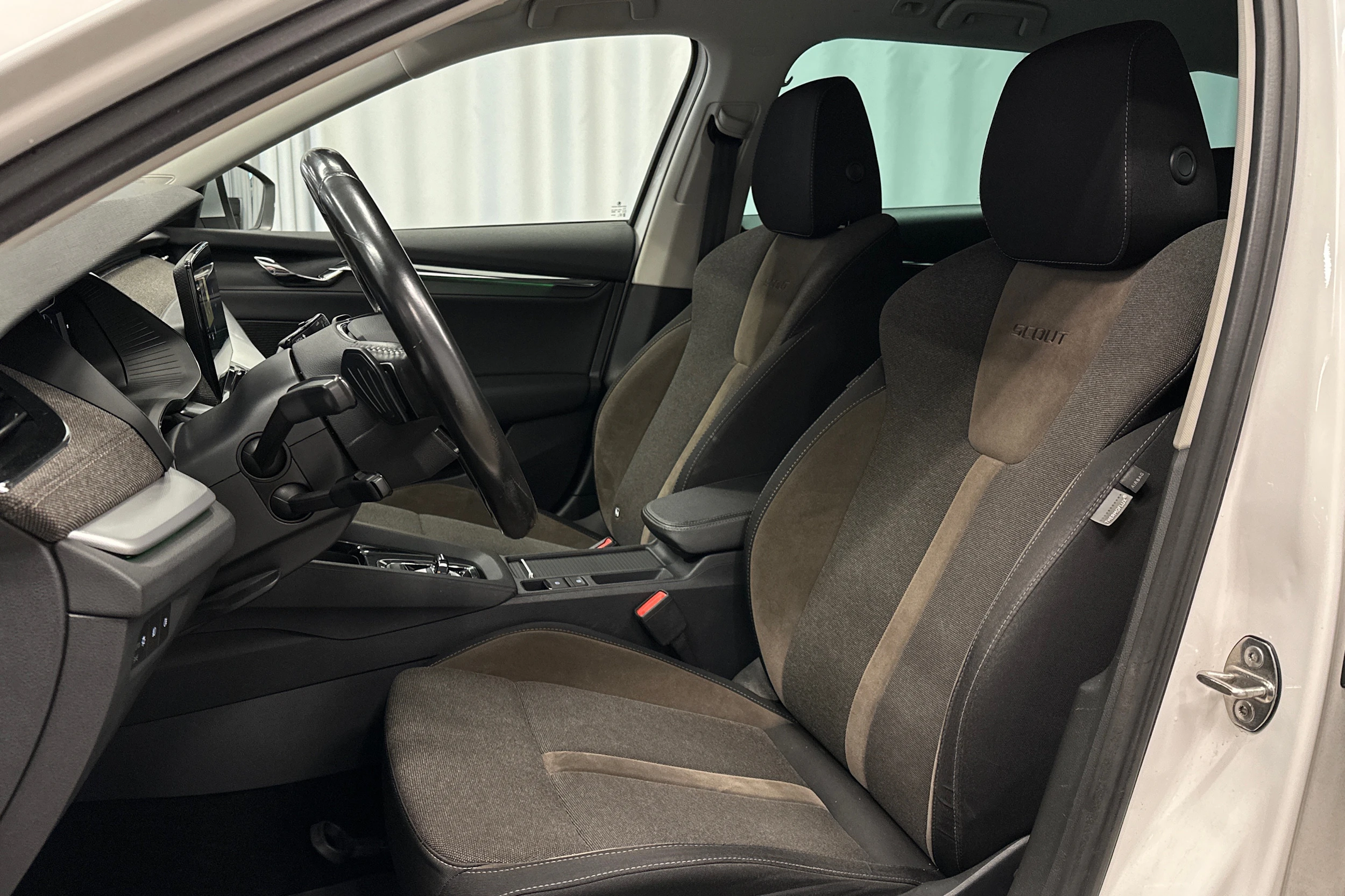 valkoinen Skoda Octavia 2021 kuva 14.