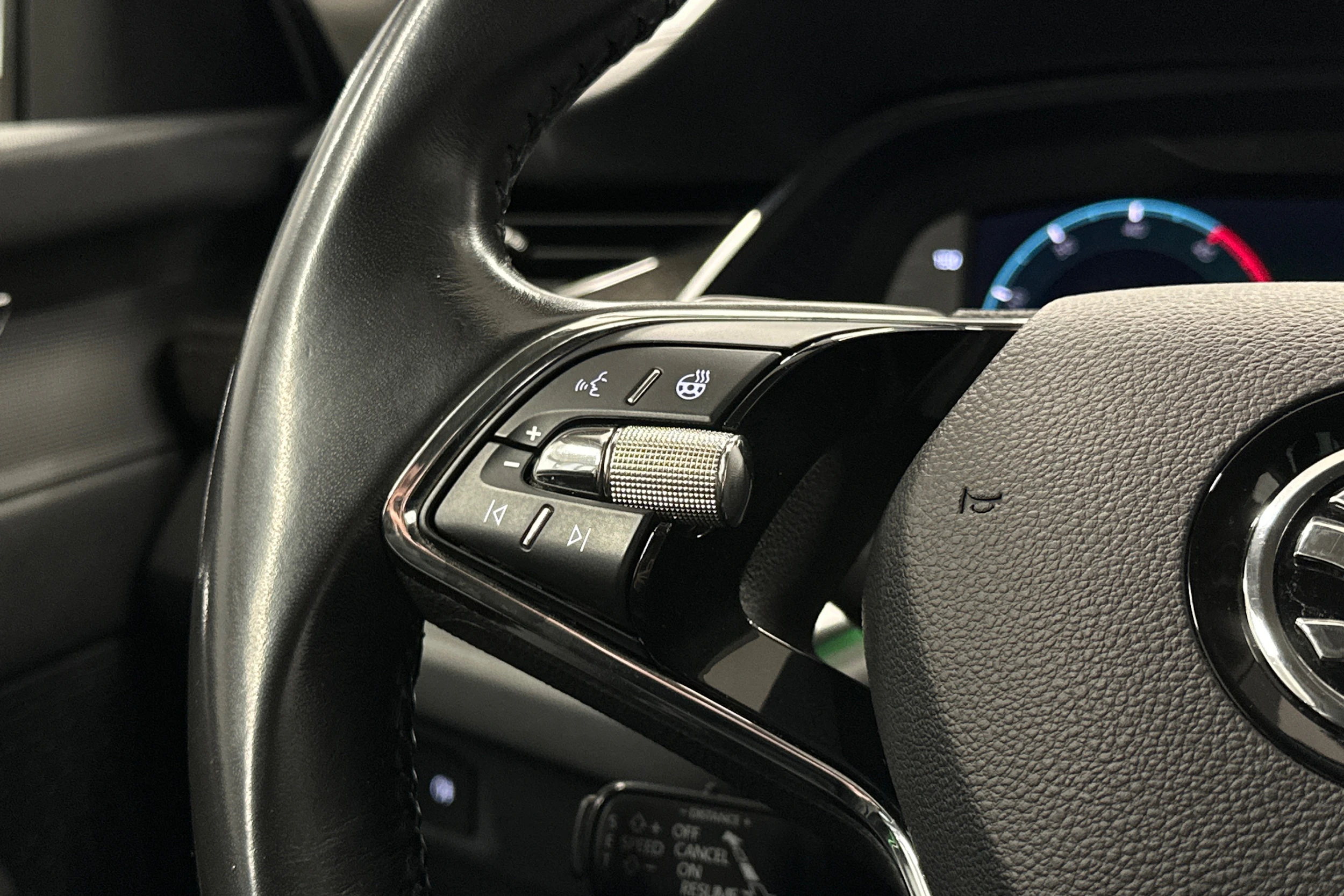 valkoinen Skoda Octavia 2021 kuva 16.