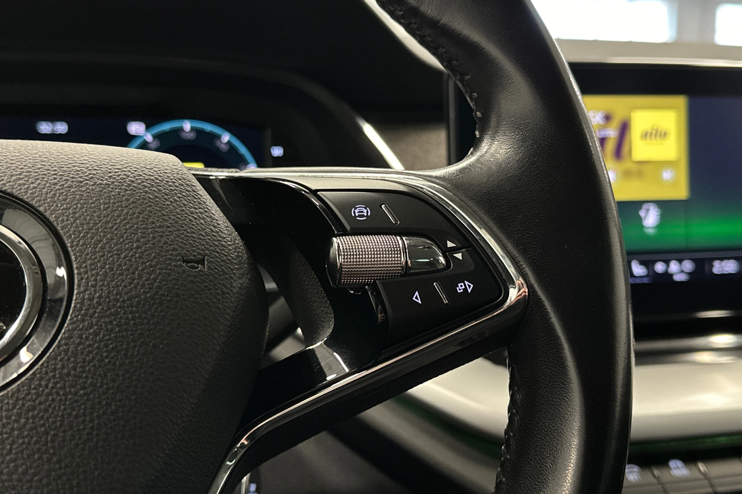 valkoinen Skoda Octavia 2021 kuva 17.