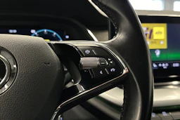 valkoinen Skoda Octavia 2021 kuva 17.