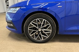 sininen Skoda Octavia 2021 kuva 22.