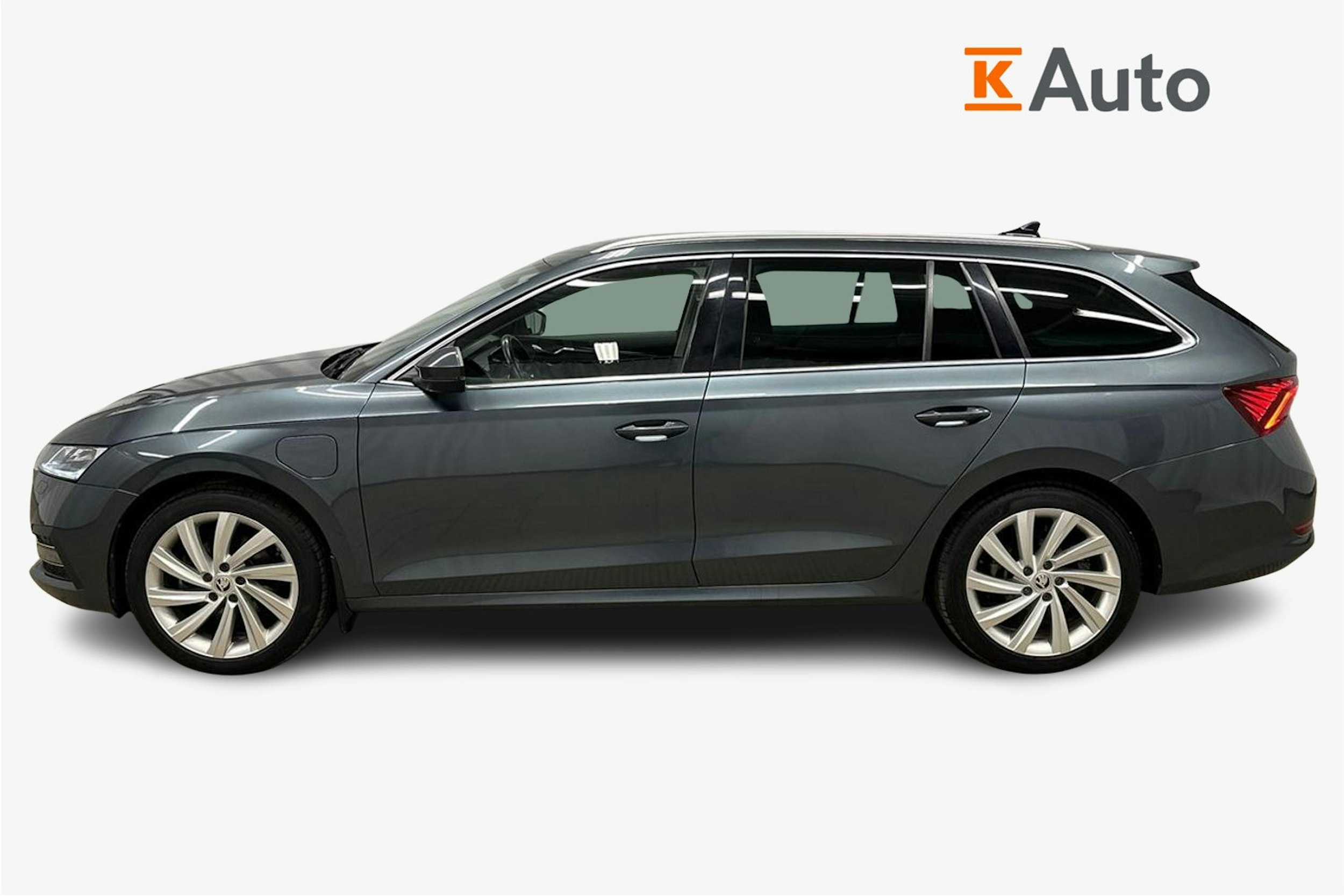 harmaa Skoda Octavia 2021 kuva 6.