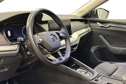 harmaa Skoda Octavia 2021 kuva 7.