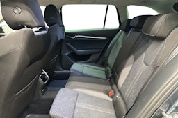 harmaa Skoda Octavia 2021 kuva 10.