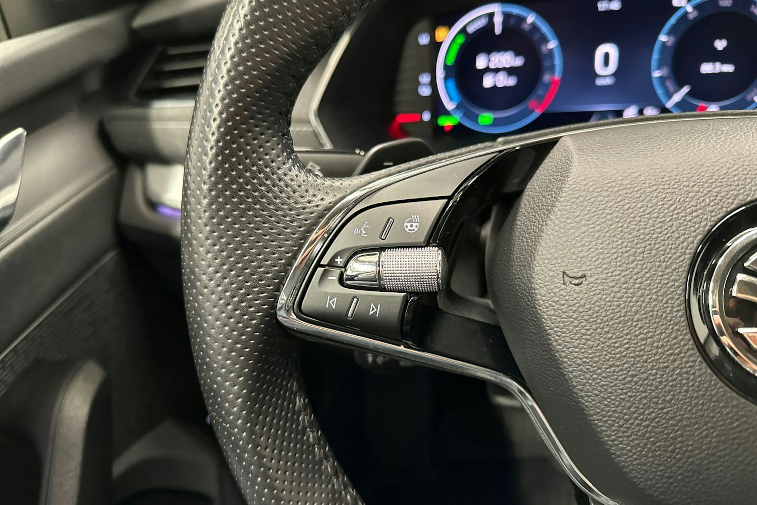 harmaa Skoda Octavia 2021 kuva 14.
